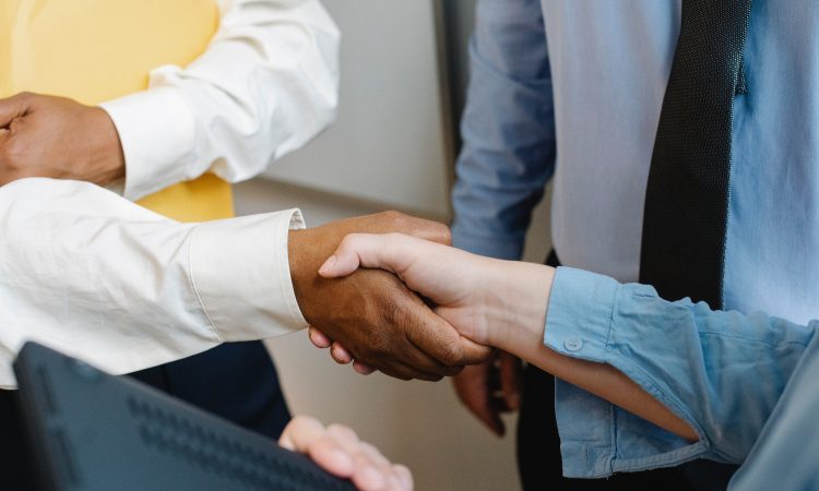 Sindikati javnega sektorja in vlada ponovno za skupno mizo