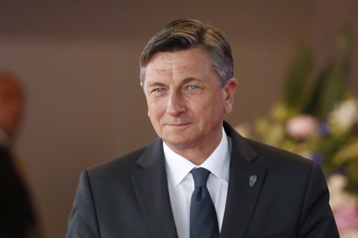 Pahor na Slovaškem podelil zahvalo za pomoč pri gašenju požarov na Krasu