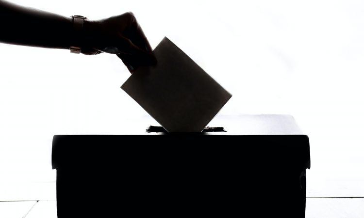 Začelo se je glasovanje v drugem krogu predsedniških volitev