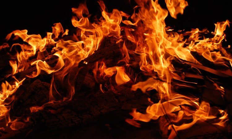 Po požaru v vikend hiši na območju Logatca našli mrtvo osebo