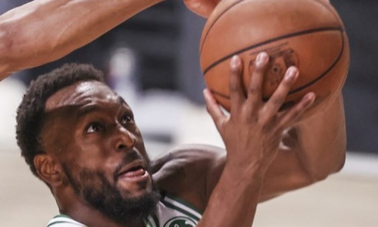 ESPN: Mavericks nameravajo pripeljati Kembo Walkerja