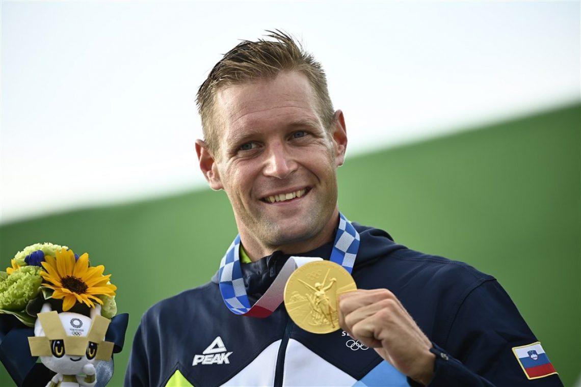 Benjamin Savšek in Anja Osterman kajakaša leta