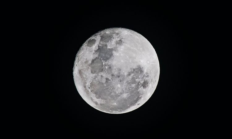 Luna bo zjutraj zakrila Mars