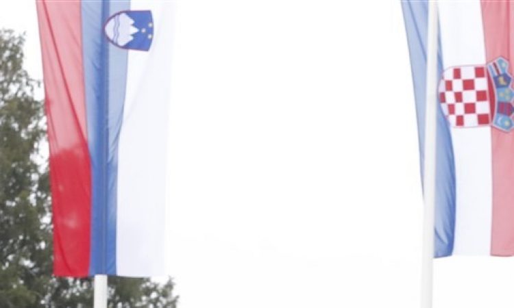 Slovenija in Hrvaška ob vstopu slednje v schengen vsaka s svojo izjavo o arbitraži