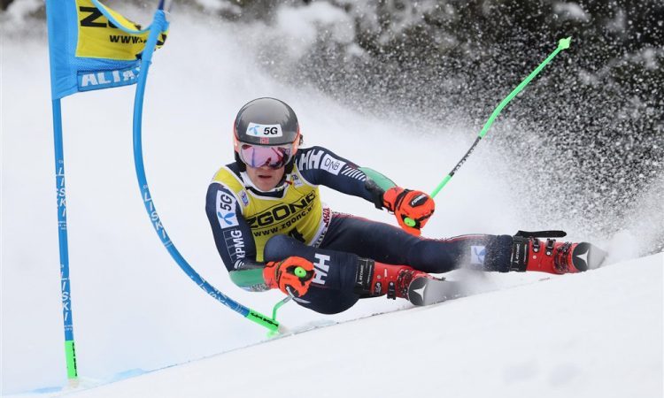 Lucas Braathen najhitrejši po prvi vožnji, Slovenca odstopila