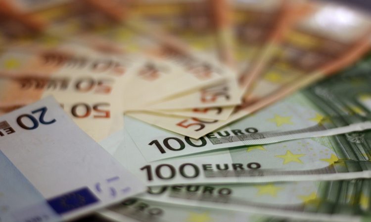 Tudi ravnatelji zahtevajo višje plače