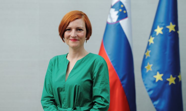 NSi v pripravo interpelacije zoper ministrico za kulturo Asto Vrečko