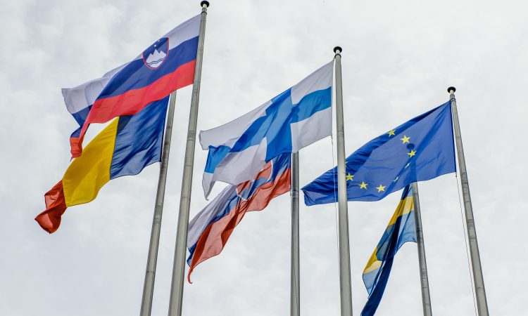 Slovenija v evropski strategiji vračanja migrantov pogreša konkretne aktivnosti