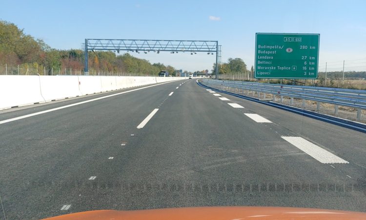 V nesreči na pomurski avtocesti pri Gančanih trije mrtvi, avtocesta ponovno odprta