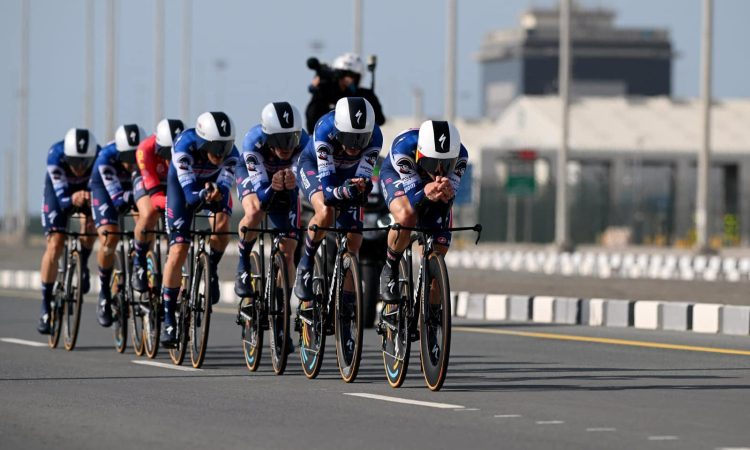 Ekipi Soudal-Quick Step ekipni kronometer, majica vodilnega Plappu
