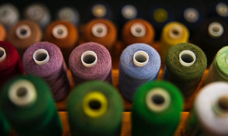 Delavci A&E Europe poskušajo s stavko ustaviti zaprtje podjetja