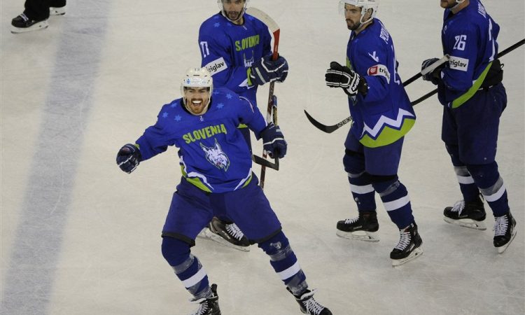 Slovenija v Franciji na prvi tekmi tesno izgubila