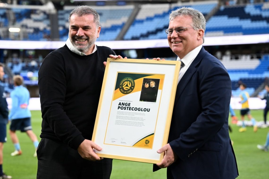 Trener Tottenhama Ange Postecoglou kar tretjič zapored trener meseca v Premier League