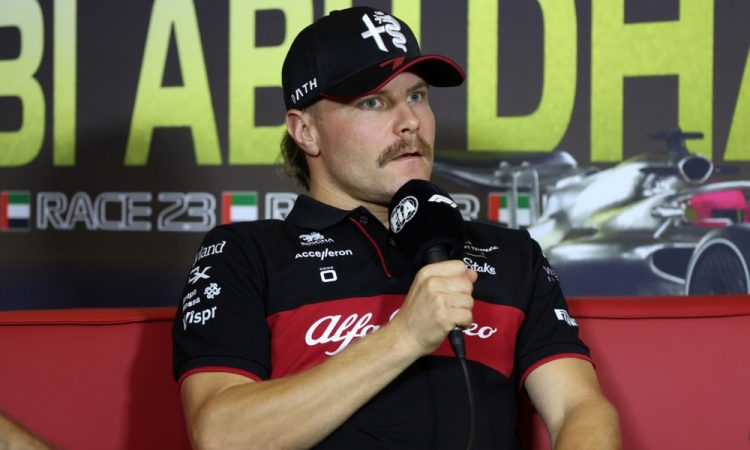 Bottas s fotografijami gole zadnjice zbral 150.000 dolarjev 