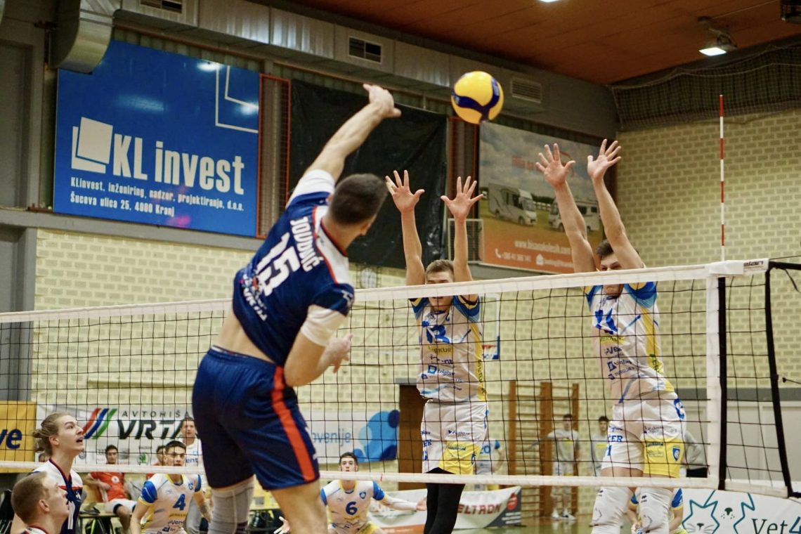 Mariborskim odbojkarjem se finančne težave na igrišču ne poznajo 