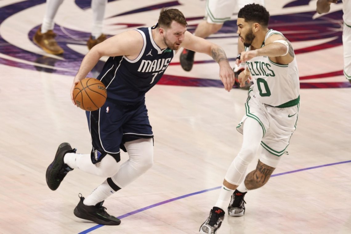 Dallas tudi na tretji tekmi finala lige NBA prekratek proti Bostonu