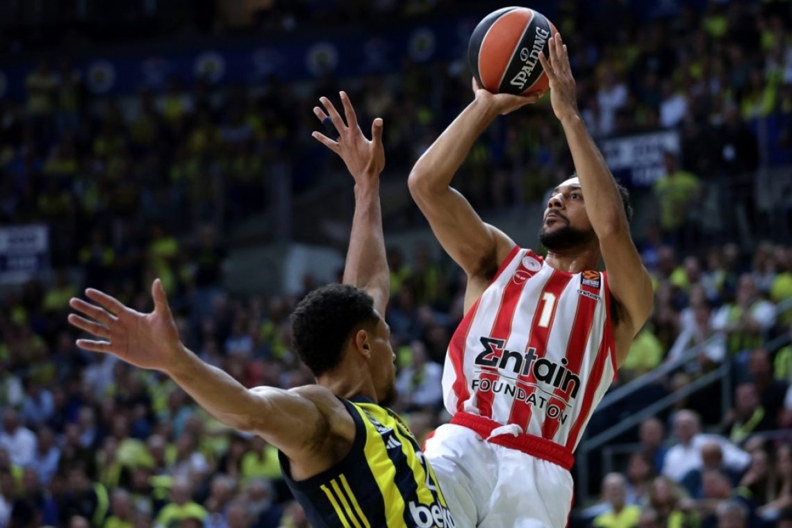 Fenerbahče sezono v evroligi odprl z zmago proti Olympiakosu