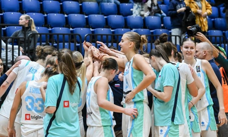 Slovenija po zmagi proti Madžarski korak bližje EP