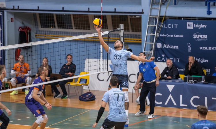 Calcit Volley prvi v sezoni odvzel niz ACH Volleyju, a izpadel iz pokala Slovenije