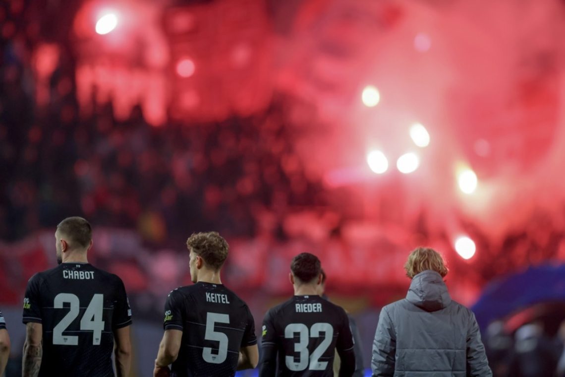 UEFA preiskuje nasilje nad navijači Stuttgarta pred tekmo v Beogradu