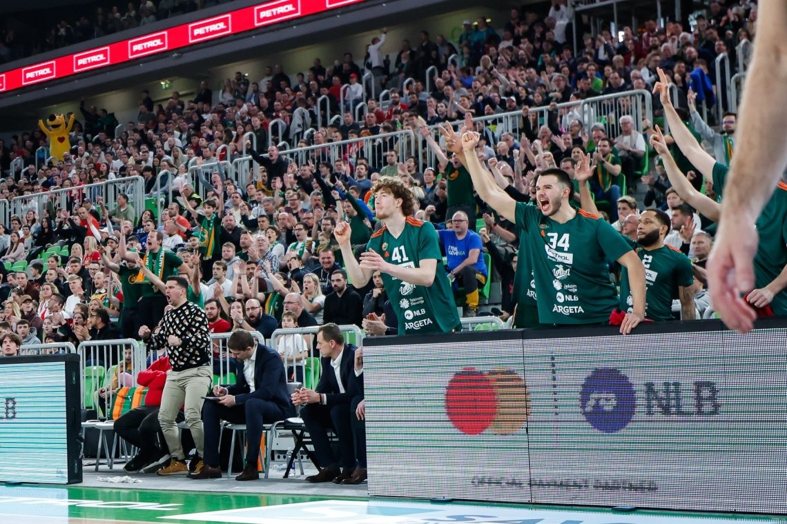 Košarkarji Cedevite Olimpije so v 21. krogu lige Aba premagali Crveno zvezdo s 74:69