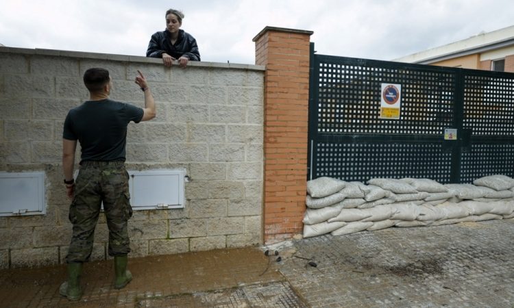 Poplave v Španiji povzročile evakuacije in zaprtje infrastrukture