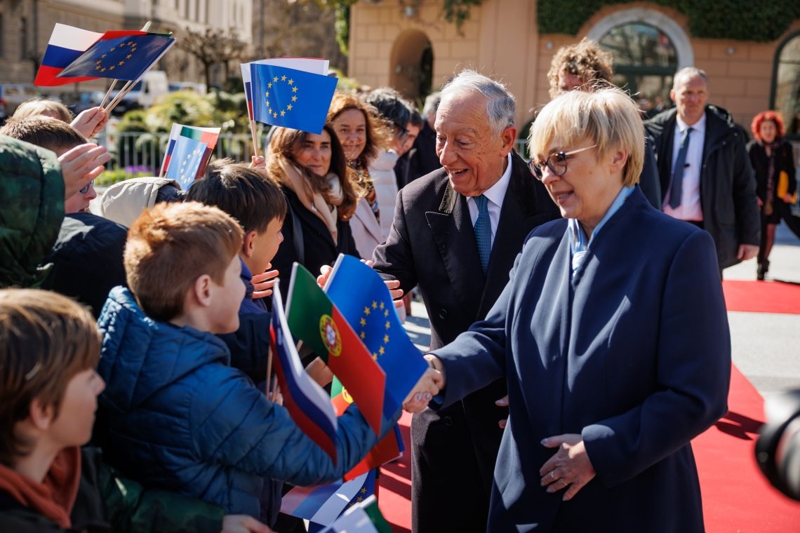 Portugalski predsednik de Sousa odlikoval predsednico Pirc Musar