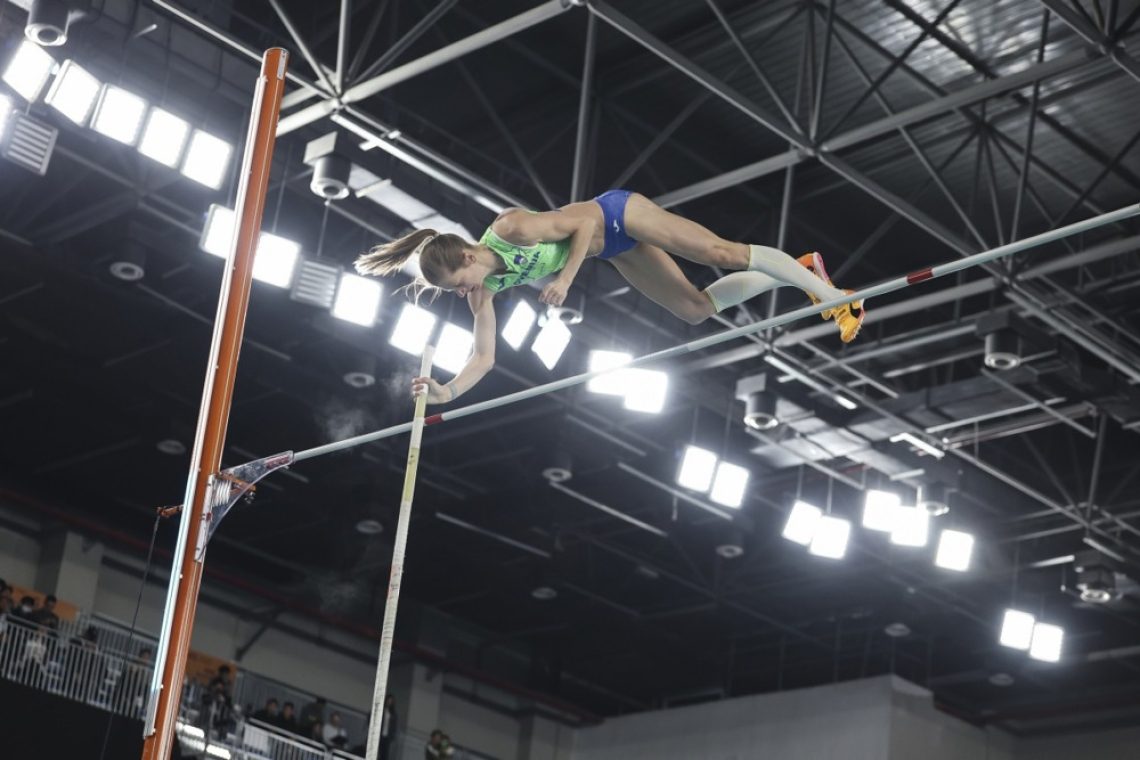 Šutej v Nanjingu osvojila srebrno medaljo na dvoranskem SP