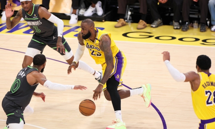 LeBron James brez odgovora o nadaljevanju kariere