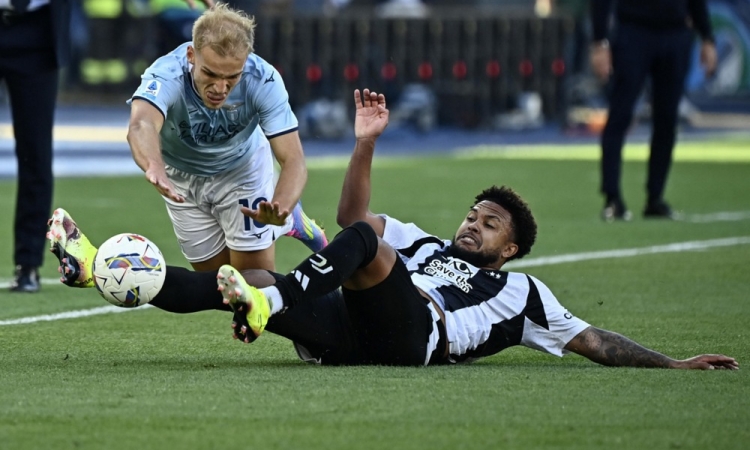Lazio v končnici tekme do točke proti Juventusu 