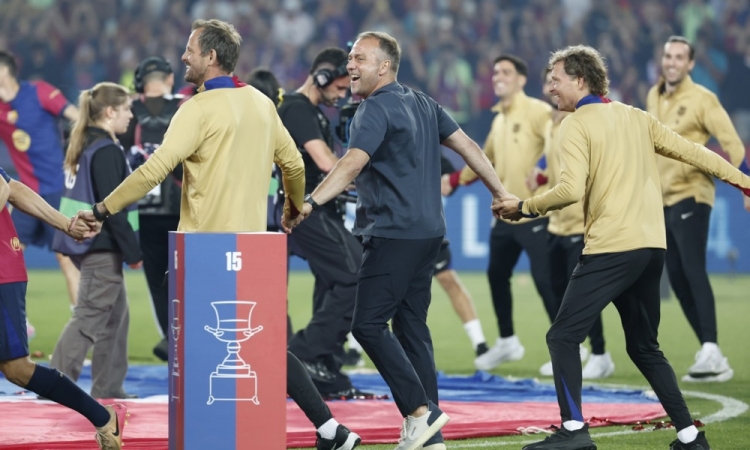 Flick še vsaj dve leti ostaja v Barceloni