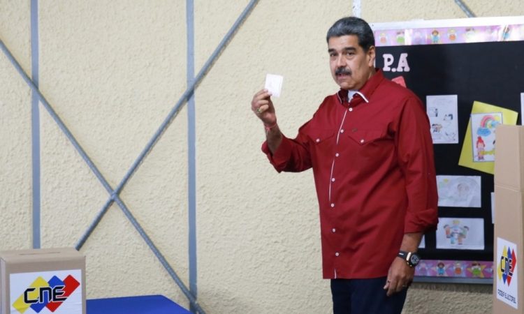 V Venezueli ob nizki udeležbi in bojkotu opozicije slavila stranka Madura
