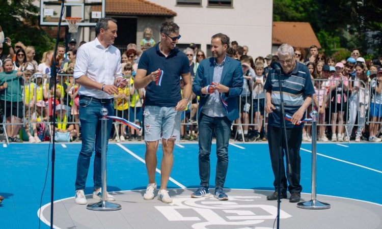 V Ilirski Bistrici odprli prenovljeni Športni park Nade Žagar v družbi Gorana Dragića
