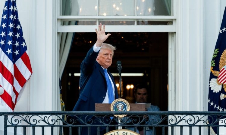Trump državljanom 12 držav znova prepovedal vstop v ZDA
