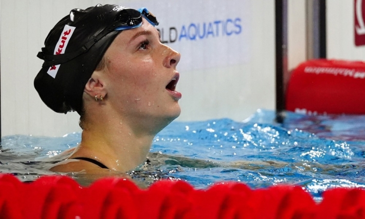 Summer McIntosh odplavala nov svetovni rekord na 200 mešano
