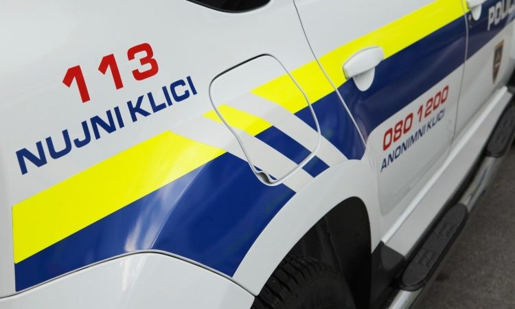 V trčenju na avtocesti pri razcepu Kozarje umrl motorist