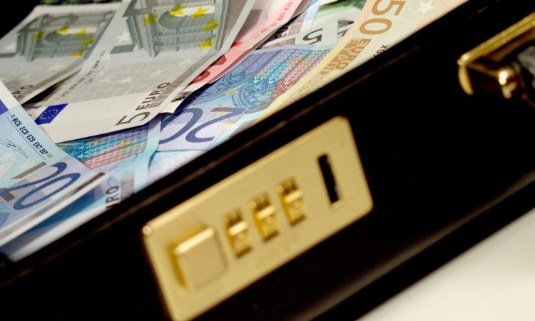 Med ogledom nepremičnine v Izoli oropali 38-letnika