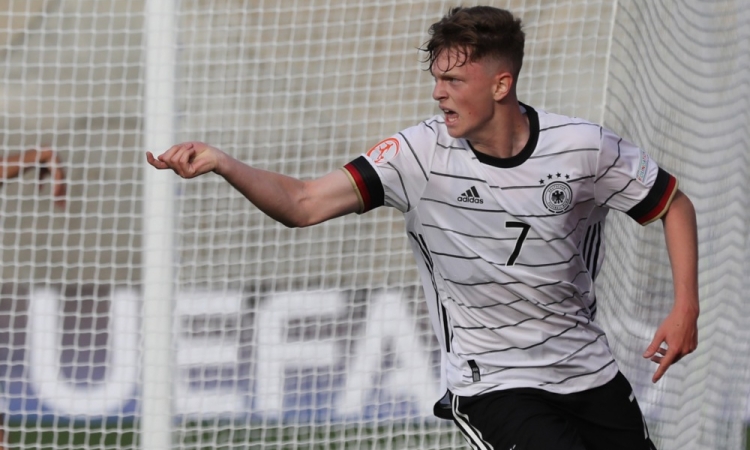 Bayern na Nizozemsko poslal najstniškega napadalca