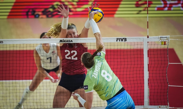 Slovenke proti olimpijskim podprvakinjam do zgodovinskega niza