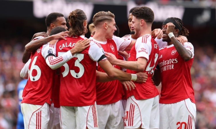 Arsenal visoko ugnal Leeds, Bijol na debi še čaka