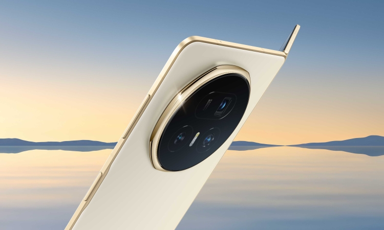 Honor in Qualcomm predstavila zložljivi telefon prihodnosti Honor Magic V5