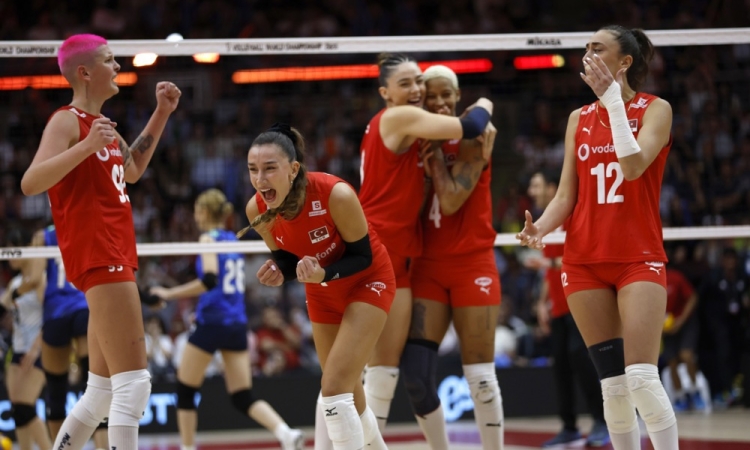Turkinje prve finalistke SP v odbojki