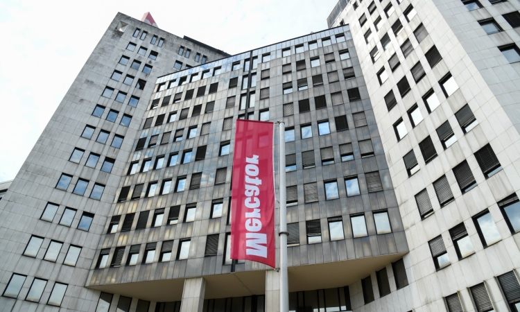 Mercator lani zmanjšal izgubo kljub skromni rasti prihodkov in zaprtju Mercator Tehnike