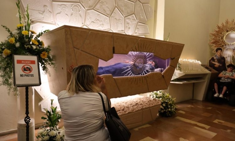 Carlo Acutis postal prvi milenijski svetnik Katoliške cerkve