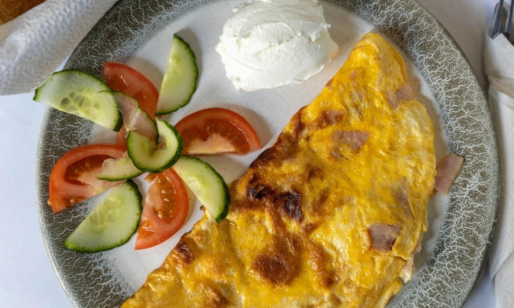 Hiter in zdrav recept za omleto kar v skodelici