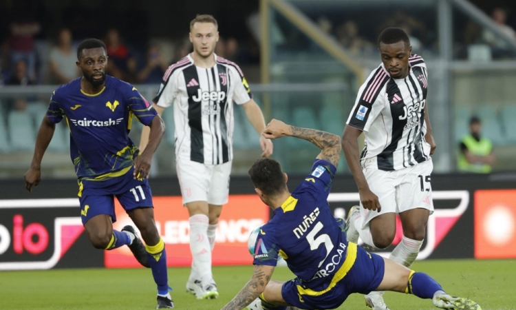 Poraz Udineseja, Juventus le do točke v Veroni