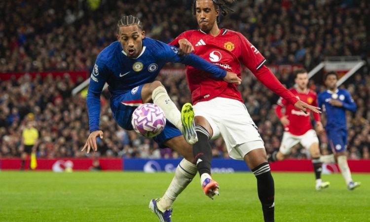 Unitedu derbi proti Chelseaju, Šešku en polčas