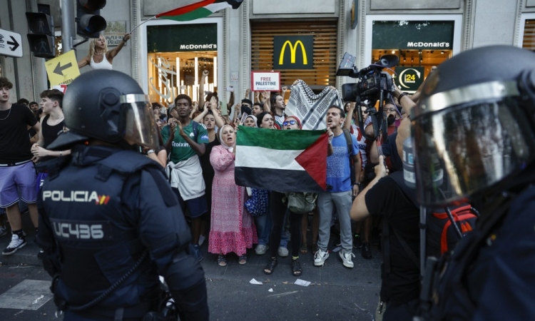 Propalestinski protesti na Vuelti sprožili razpravo o sodelovanju Izraela v športu