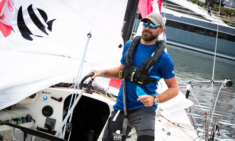 Slovenski jadralec Uroš Kraševac znova na Mini Transat – tokrat z mislijo na bolnike s pljučno hipertenzijo