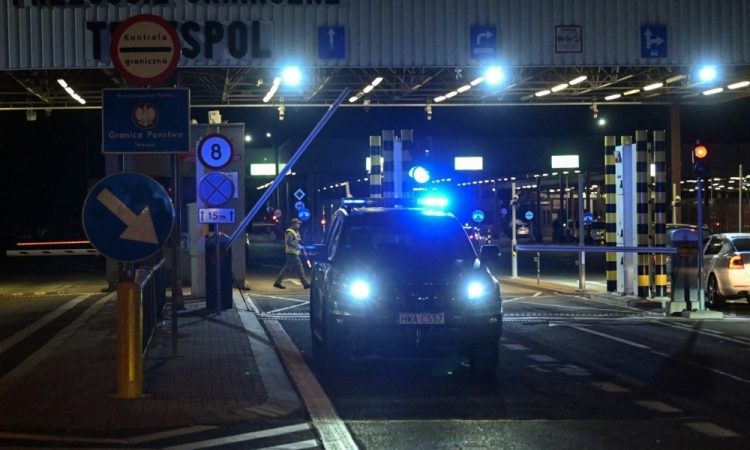 Poljska do aprila podaljšala nadzor na meji z Nemčijo in Litvo